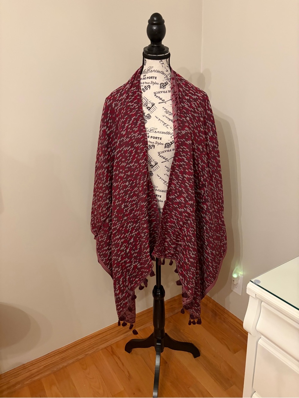 lululemon athletica Burgundy & White Patterned Tassel Wrap